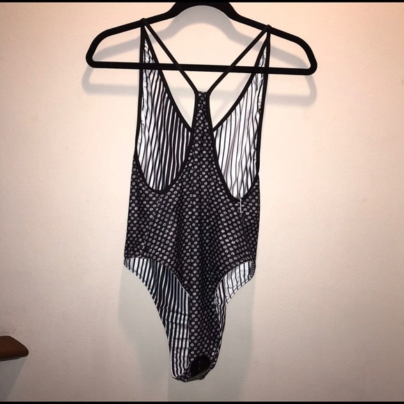 volcom reversible swimsuit - Picture 3 of 7